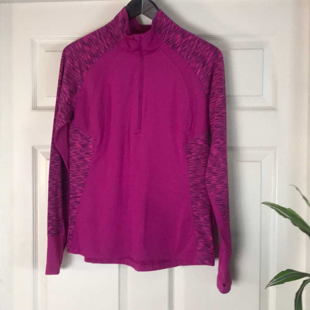 2021 Pantone Raspberry color Danskin pullover sz M